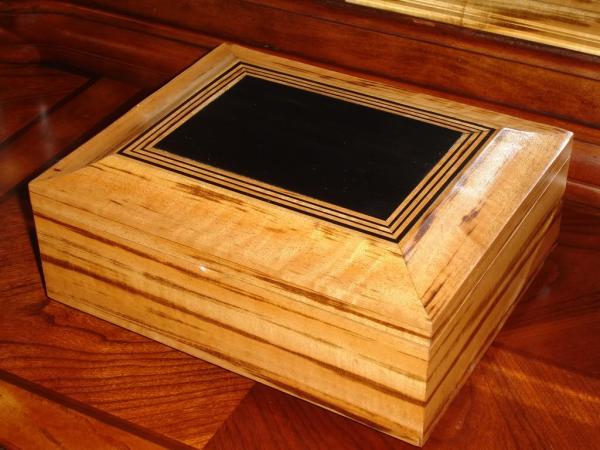 Goncalo Alves (Tiger Wood), Gabon Ebony & Spanish Cedar
11" x 9" x 3 3/4"
Owner:  Scott M. - Burnsville, MN