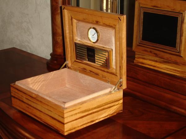 Goncalo Alves (Tiger Wood), Gabon Ebony & Spanish Cedar
11" x 9" x 3 3/4"
Owner:  Scott M. - Burnsville, MN