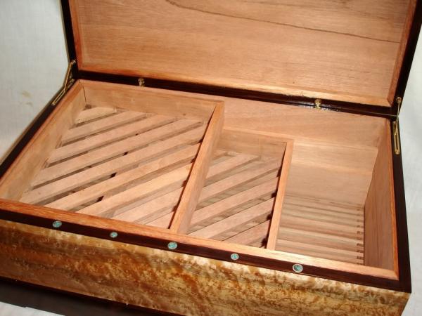 Bird's Eye Maple, Morado (Bolivian Rosewood) & Spanish Cedar
20" x 12 1/2" x 8 3/4"
Owner:  For Sale